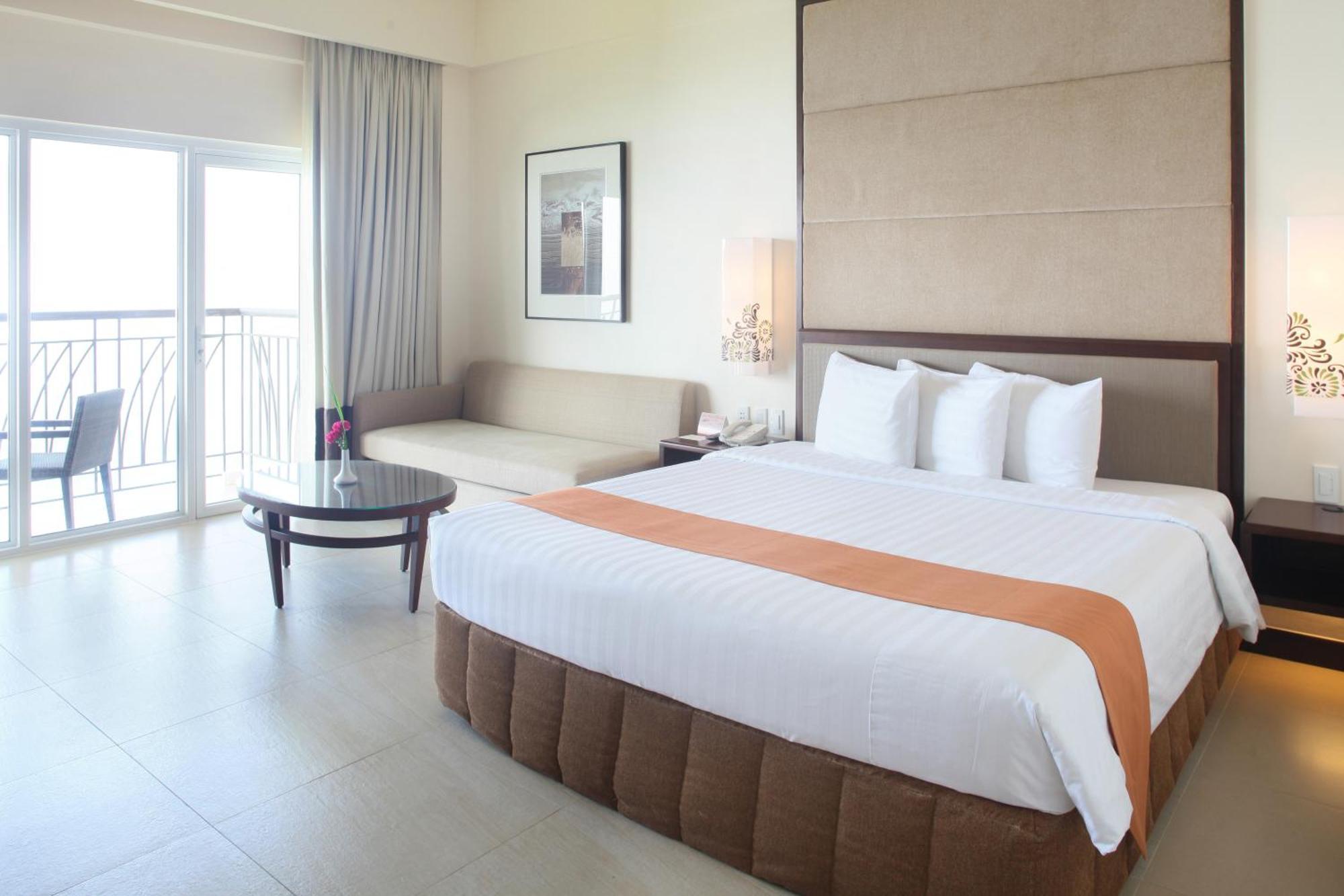 Taal Vista Hotel Tagaytay City Extérieur photo Deluxe Ocean View Room