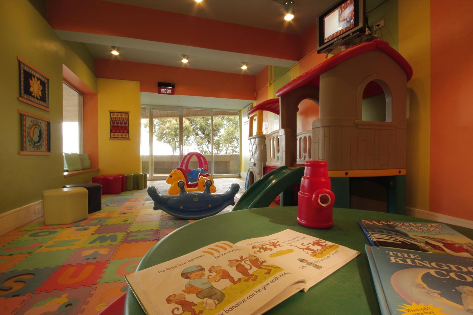 Taal Vista Hotel Tagaytay City Extérieur photo A children's area at a hotel