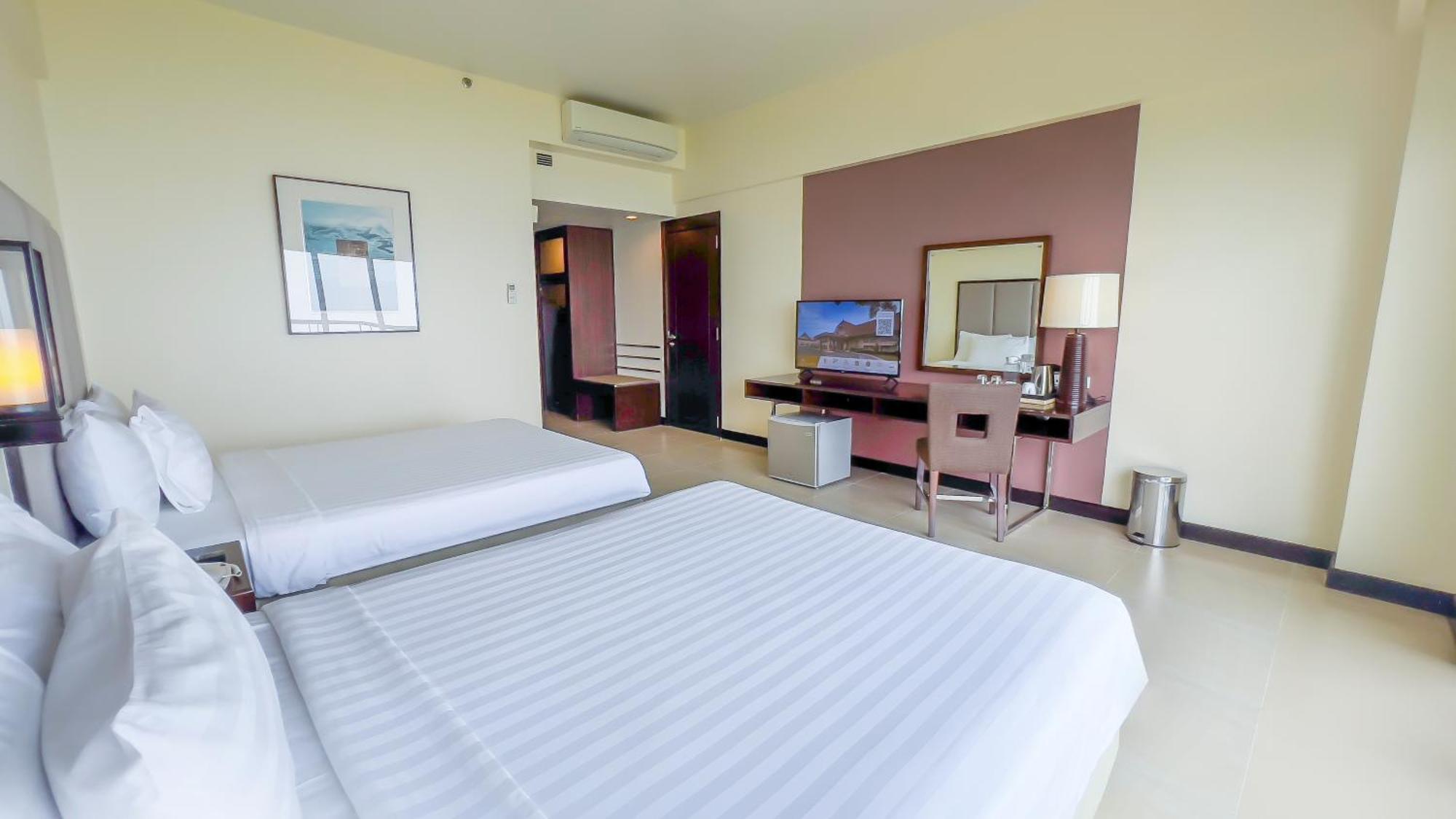Taal Vista Hotel Tagaytay City Extérieur photo Deluxe Room