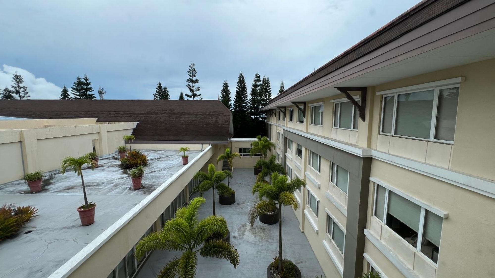 Taal Vista Hotel Tagaytay City Extérieur photo The University of Hawaii at Hilo