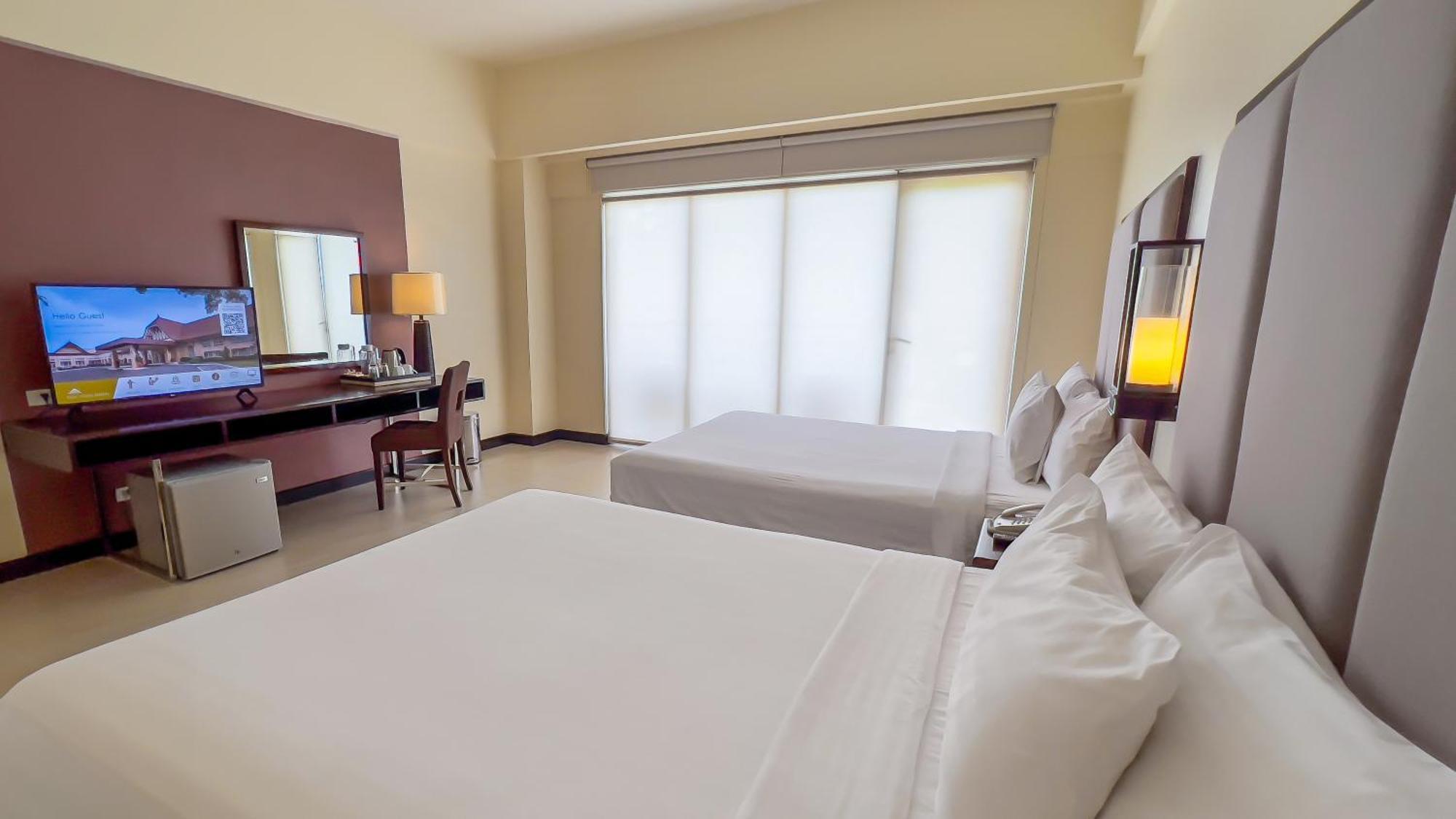 Taal Vista Hotel Tagaytay City Extérieur photo Deluxe Room