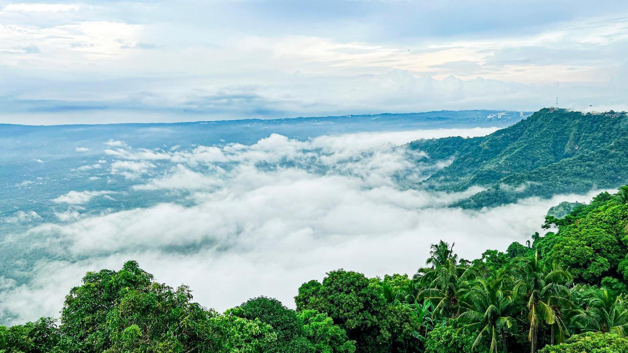 Taal Vista Hotel Tagaytay City Extérieur photo View from the top of Mount Apo
