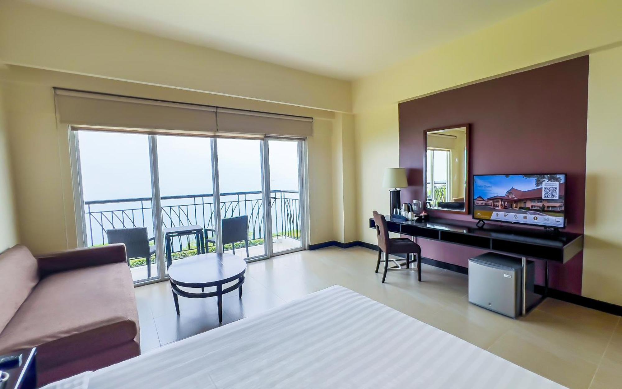 Taal Vista Hotel Tagaytay City Extérieur photo Deluxe Ocean View