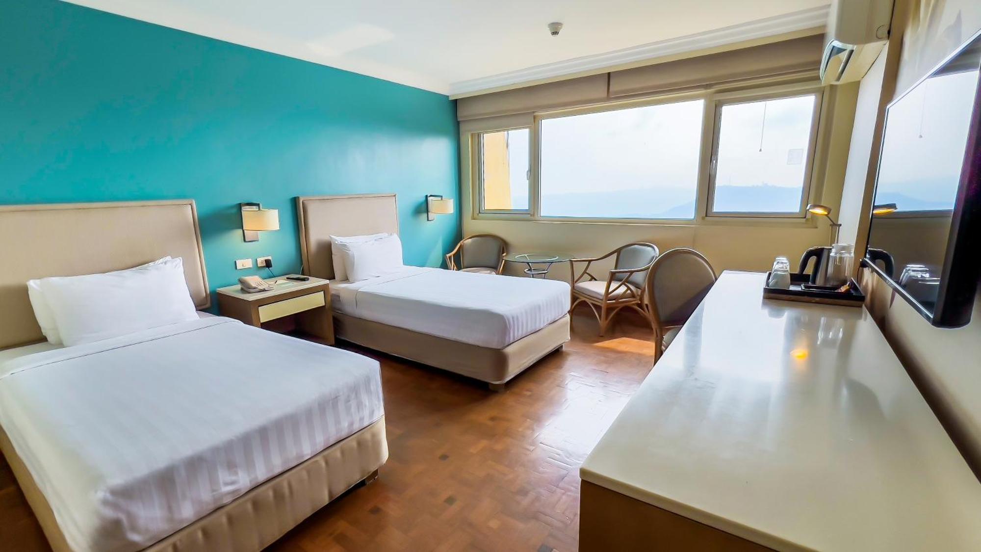 Taal Vista Hotel Tagaytay City Extérieur photo Deluxe Room