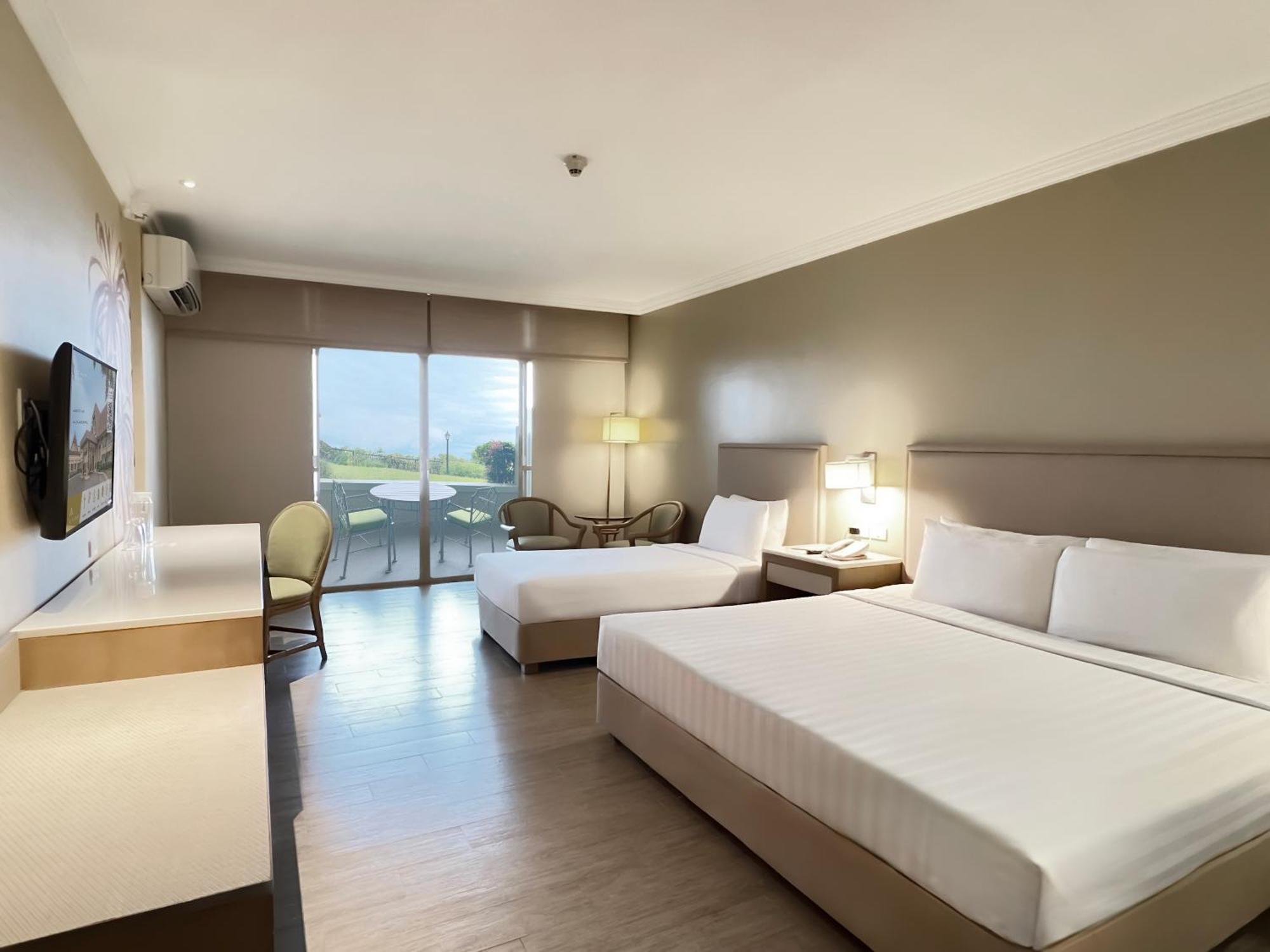 Taal Vista Hotel Tagaytay City Extérieur photo Deluxe Room