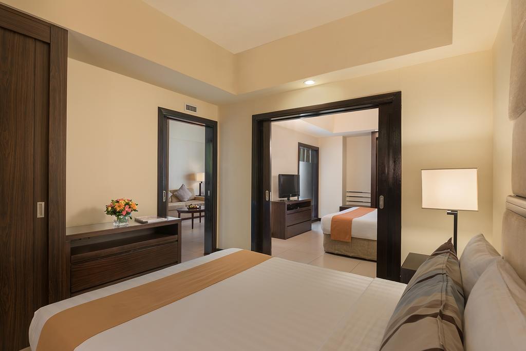 Taal Vista Hotel Tagaytay City Extérieur photo