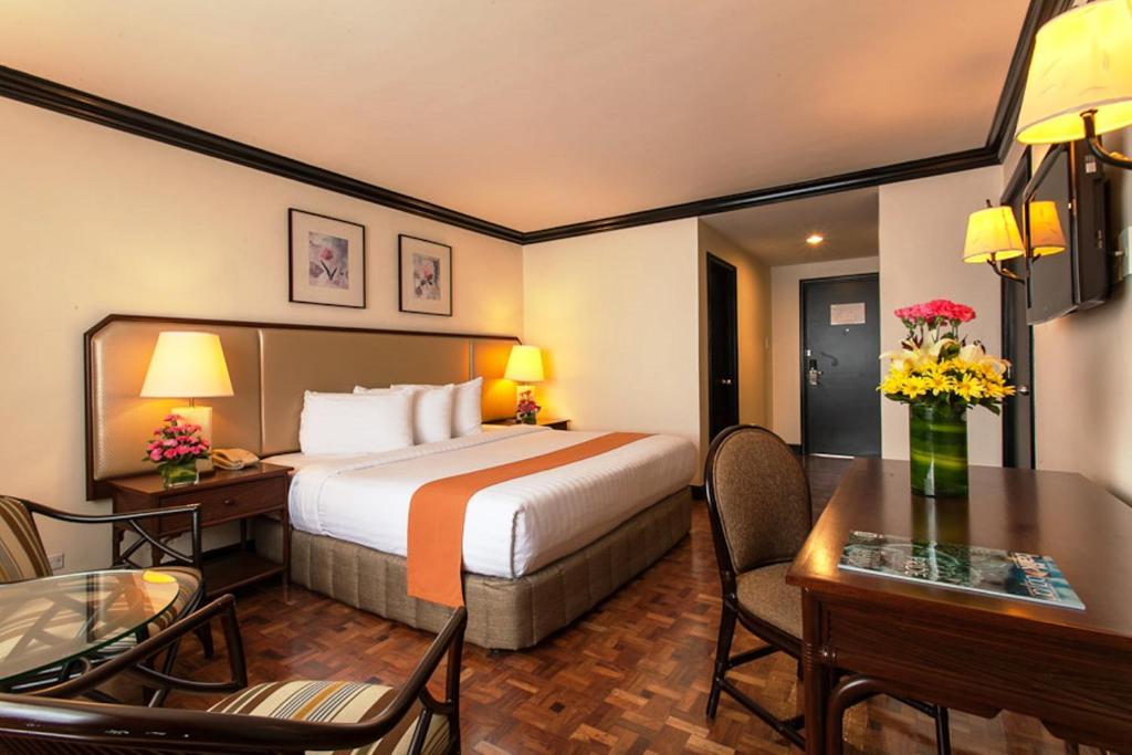 Taal Vista Hotel Tagaytay City Chambre photo Deluxe Room