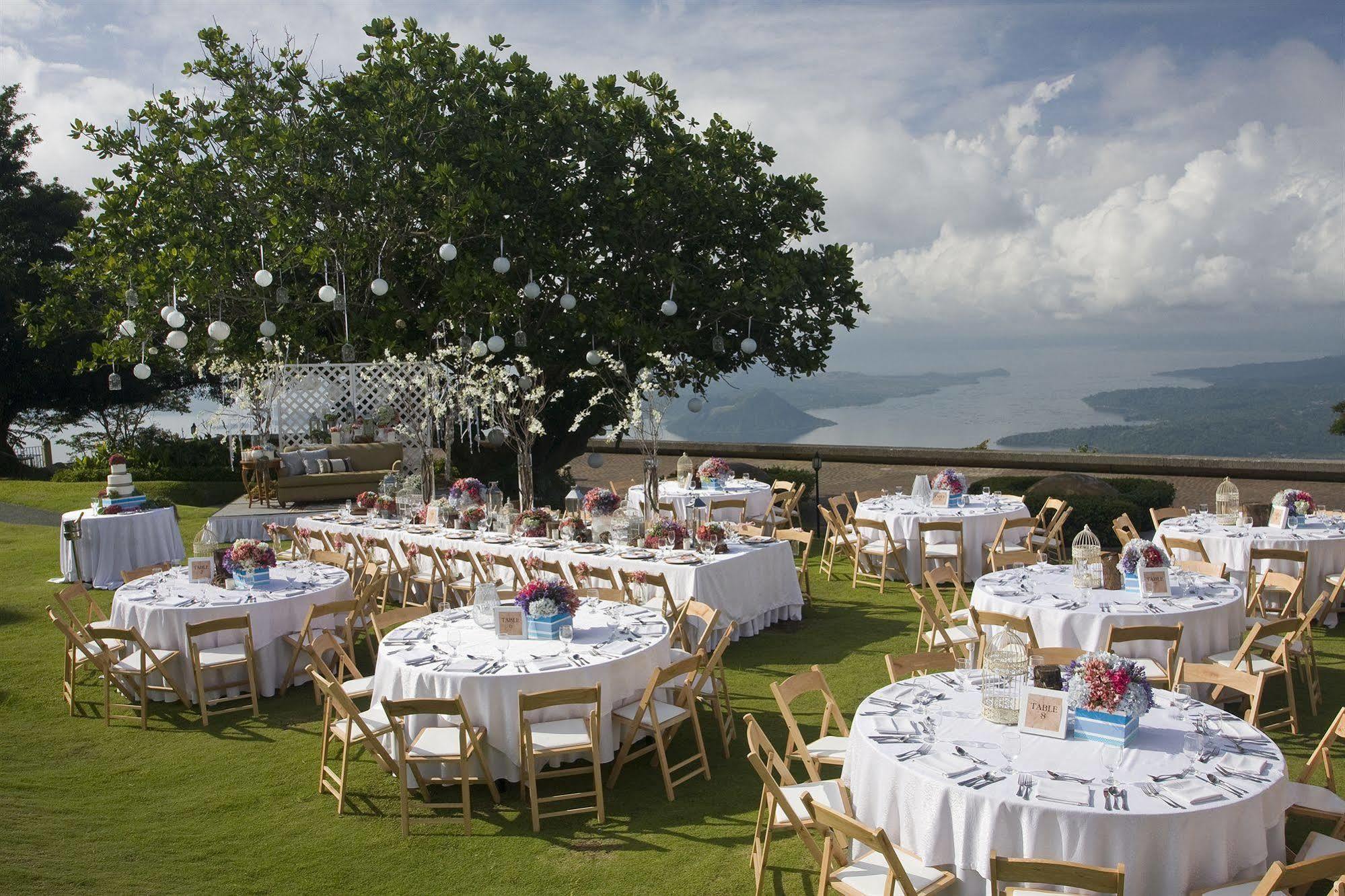 Taal Vista Hotel Tagaytay City Extérieur photo The lawn at the Shangri-La Hotel, Manila